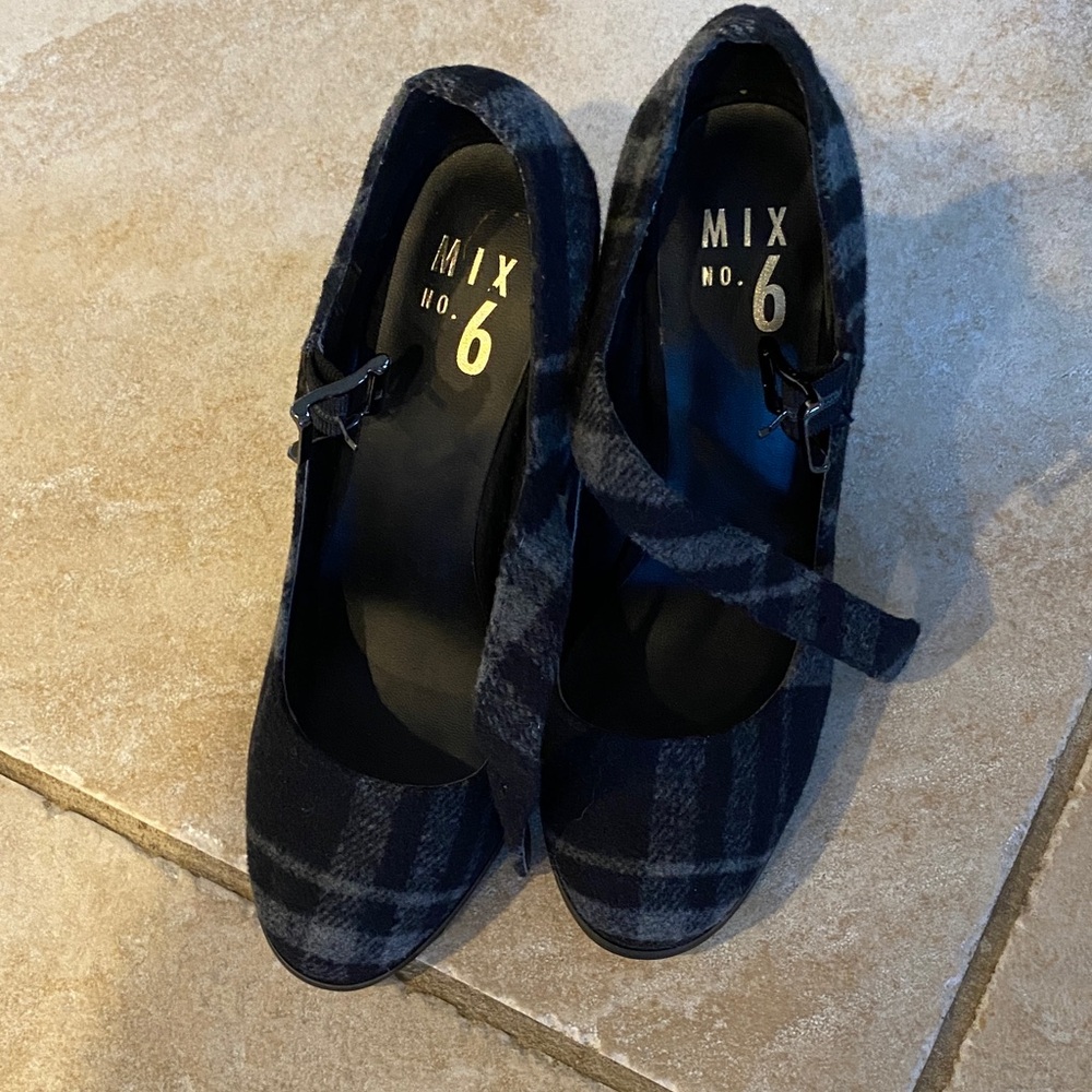 Mix No. 6 Women's Black and Gray Plaid Heels
